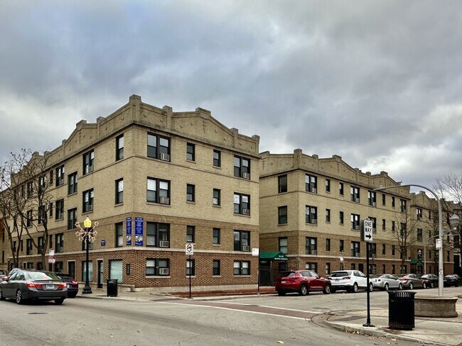 property at 712 W Brompton Ave