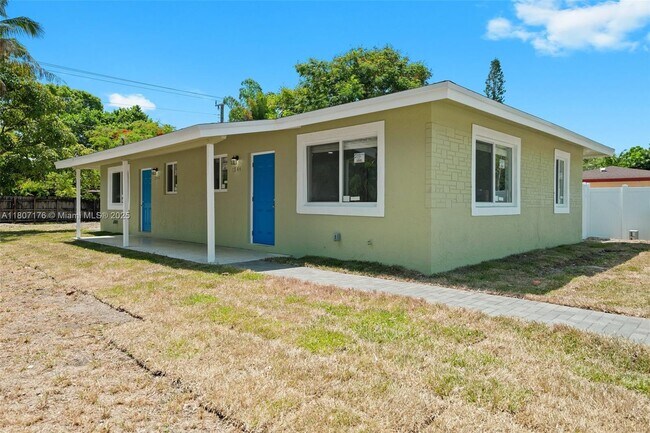 1242 NW 2nd Ave in Fort Lauderdale, FL - Foto de edificio - Building Photo
