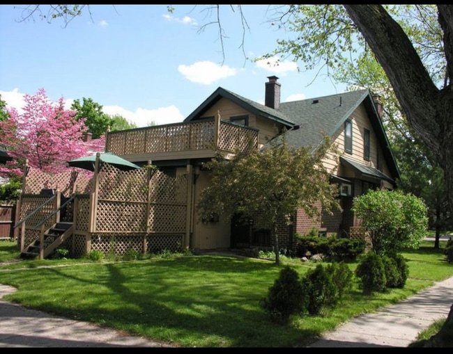 739 S Alexander Ave, Unit Fully Furnished Lower Level