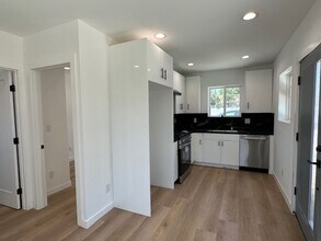20334 Cantara St in Los Angeles, CA - Building Photo - Building Photo