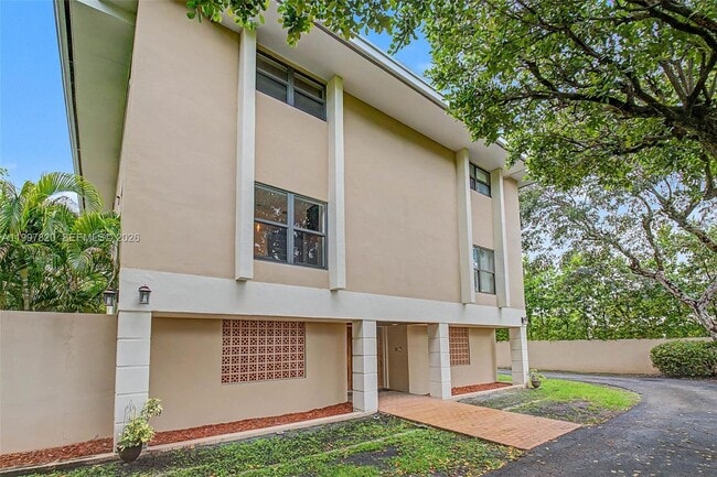 2000 Brickell Ave in Miami, FL - Building Photo - Building Photo