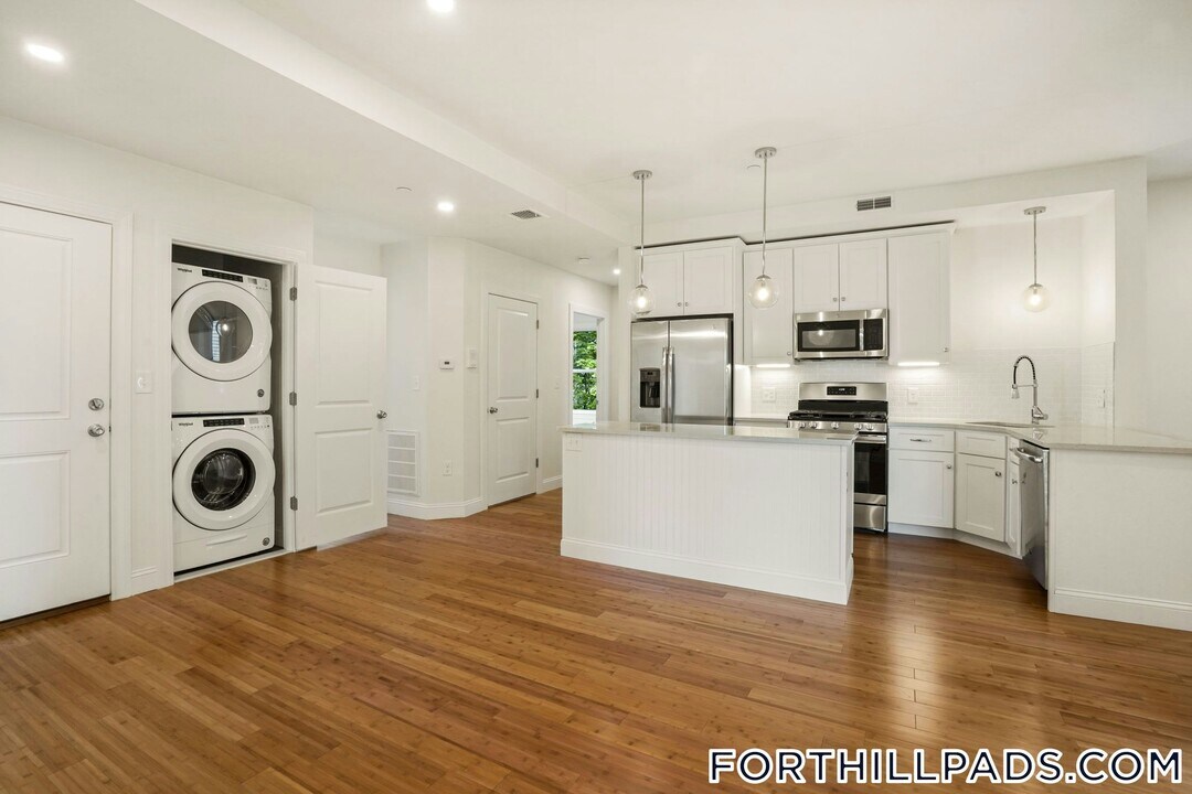 137 Thornton St in Boston, MA - Building Photo