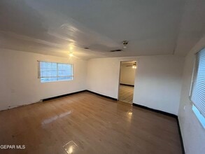 6389 Salas Ln in El Paso, TX - Building Photo - Building Photo