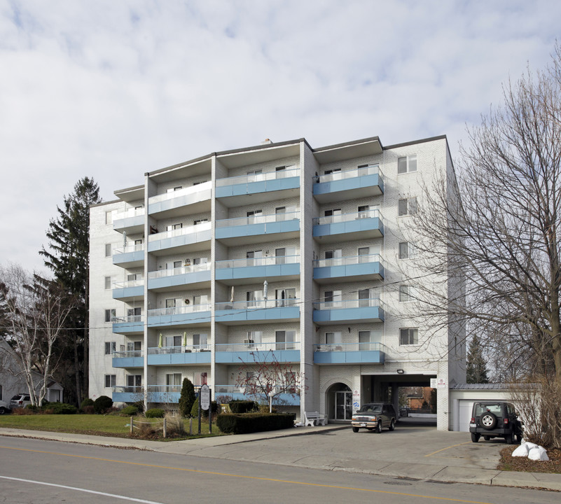 The Mariner in Oakville, ON - Building Photo