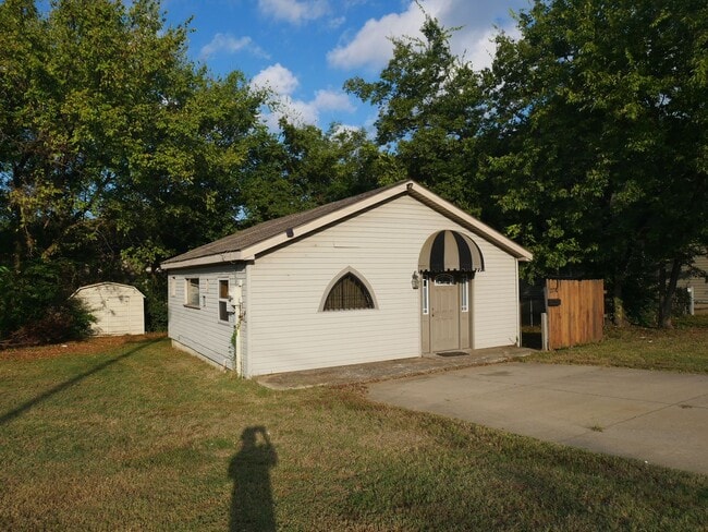 property at 2710 Jenny Lind Rd