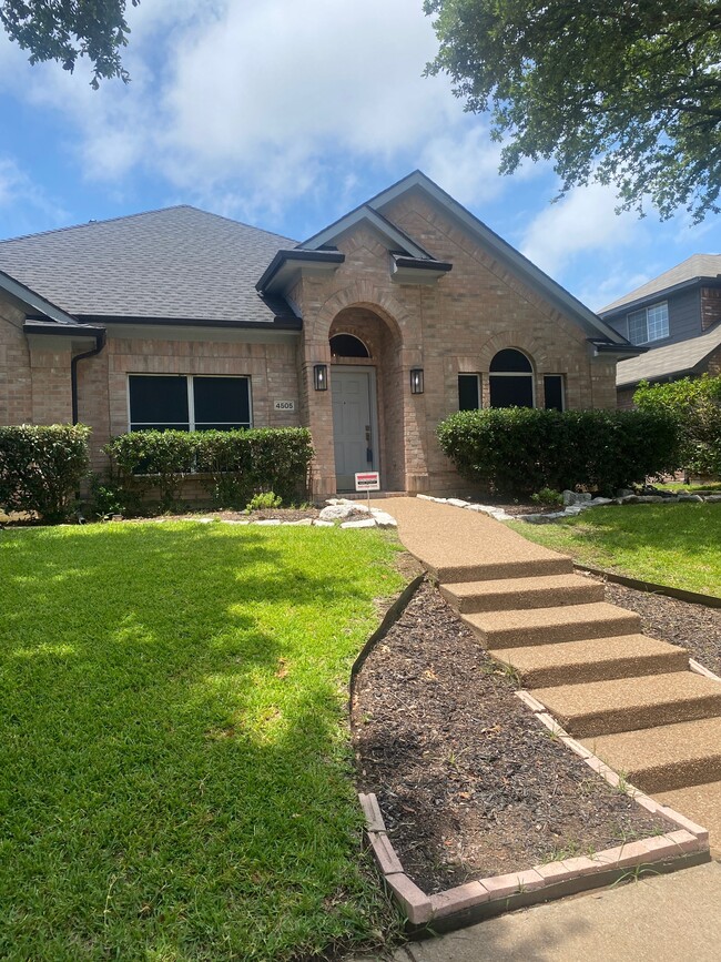 property at 4505 Scenic Dr