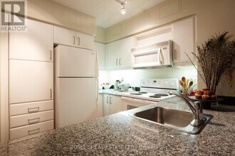 33-2333 Sheppard Ave E in Toronto, ON - Building Photo - Building Photo