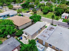 805 NW 3rd Terrace in Hallandale Beach, FL - Building Photo - Building Photo