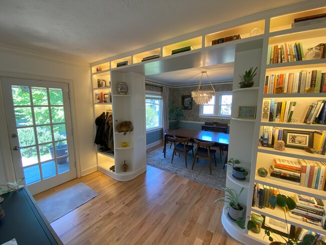 property at 6716 N Williams Ave