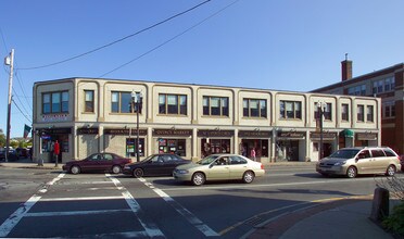 27 Temple St in Quincy, MA - Foto de edificio - Building Photo