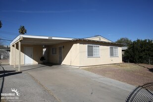 400 Duchess Ave in North Las Vegas, NV - Building Photo