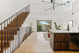 4505 S Slauson Ave in Culver City, CA - Building Photo - Interior Photo