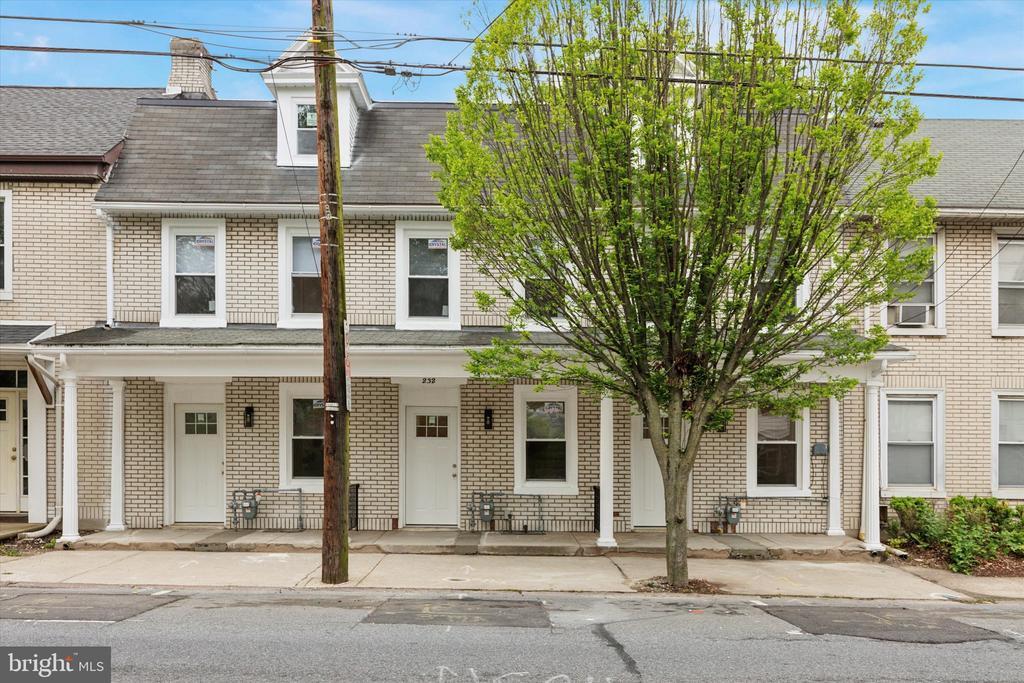 234 Main St in Hellertown, PA - Building Photo