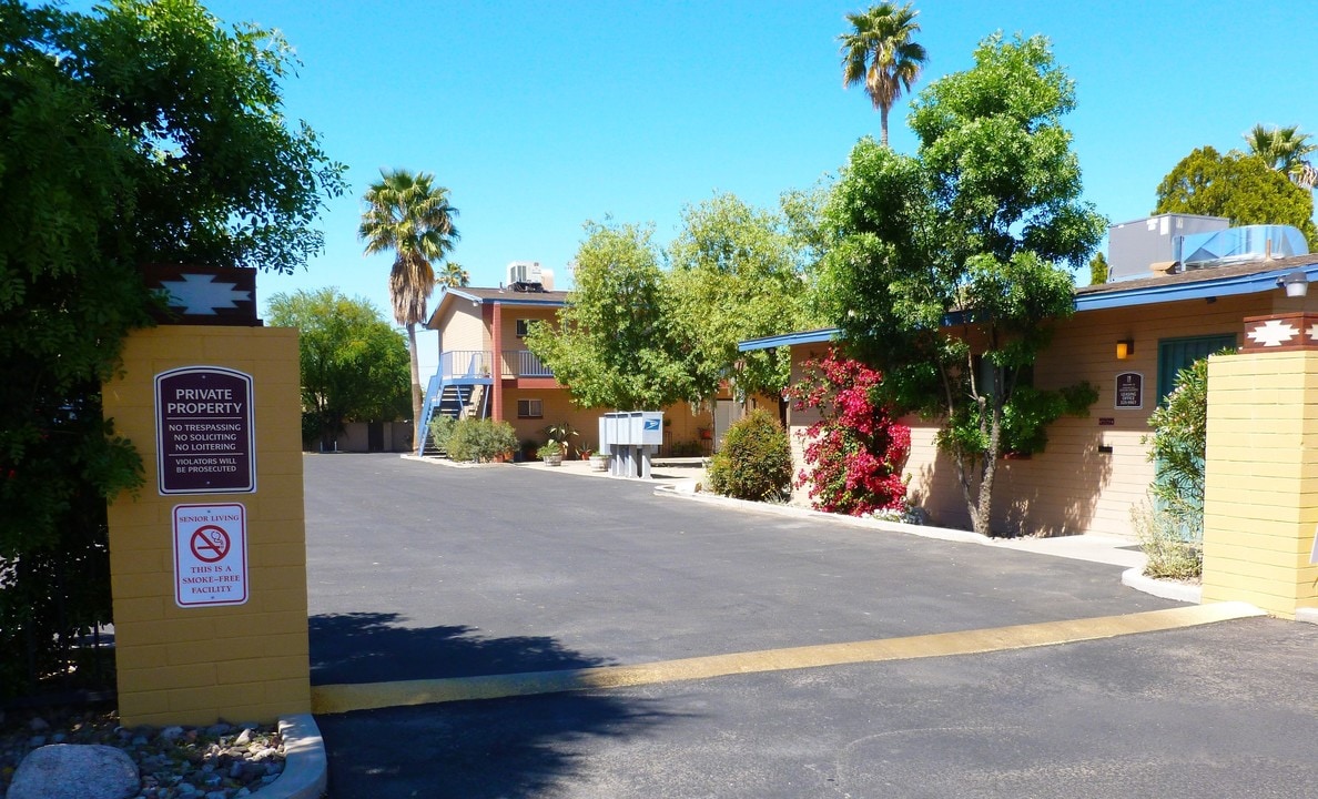 Coronado Vista Courtyard Apts.(SENIOR LIVING) in Tucson, AZ - Foto de edificio