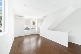 8505 18th Ave NW in Seattle, WA - Building Photo