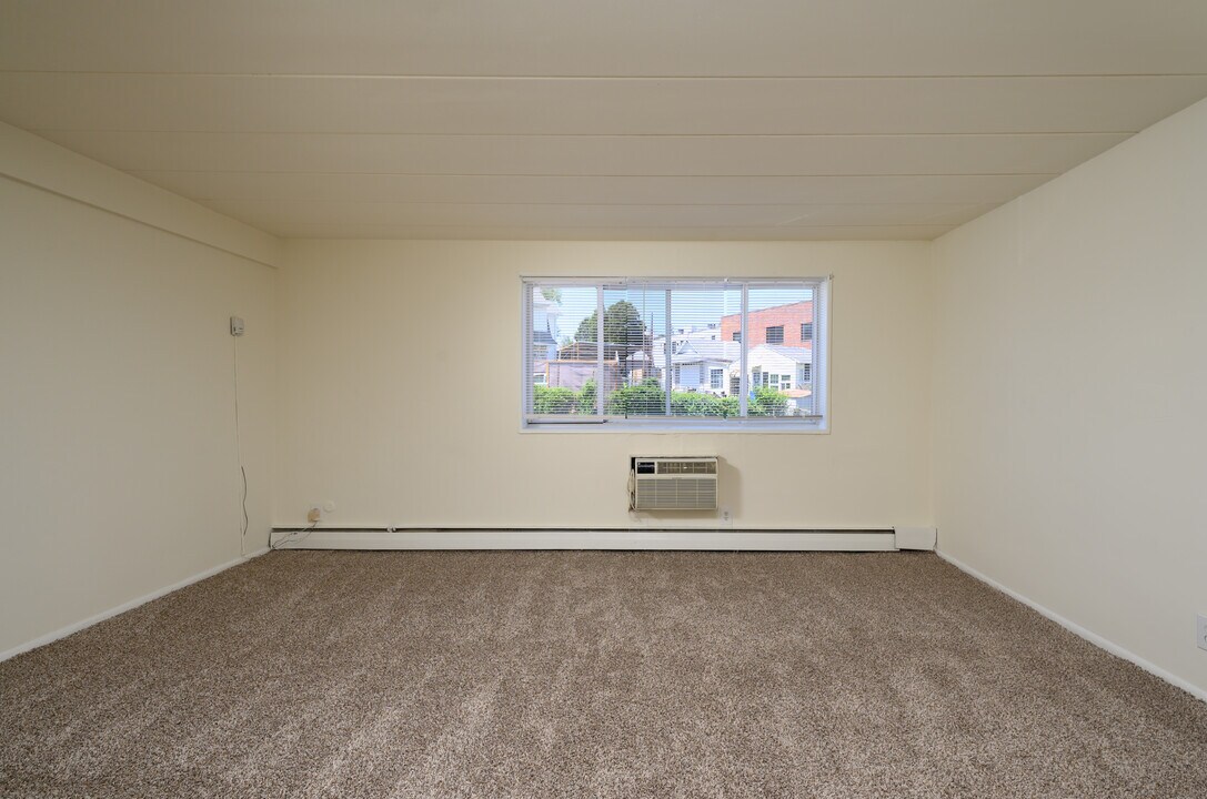 Ambassador Terrace in Upper Darby, PA - Foto de edificio