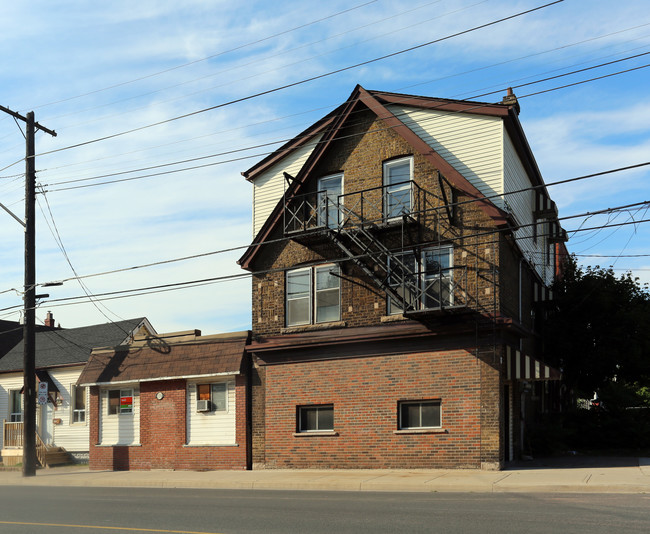 1129 Cannon St E in Hamilton, ON - Building Photo - Building Photo