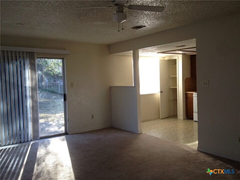 232 Craddock Ave in San Marcos, TX - Building Photo