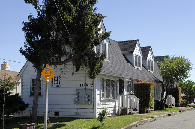 2931-2937 School St in Oakland, CA - Foto de edificio - Building Photo