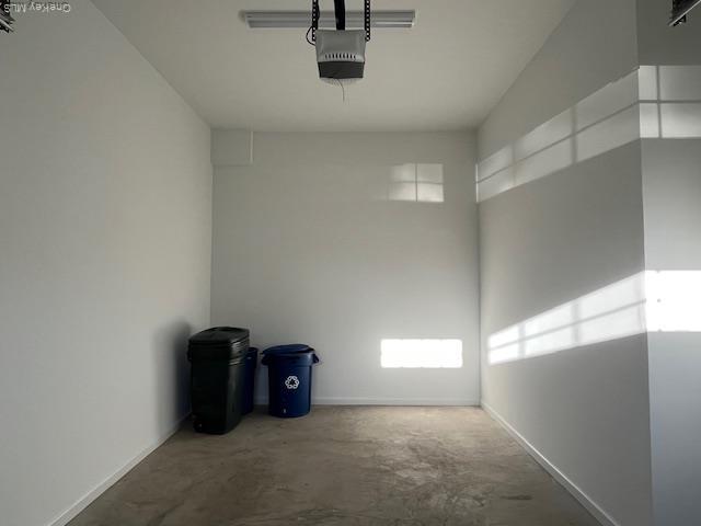 61 Sands Point Rd in Port Washington, NY - Building Photo - Building Photo