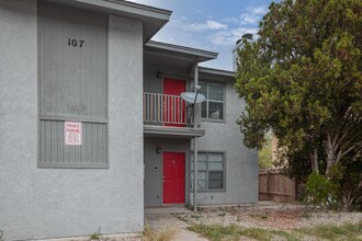 107 Shannon Cir in Del Rio, TX - Building Photo - Building Photo