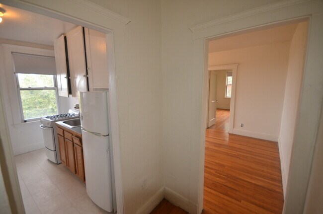 1626 Commonwealth Ave, Unit 12 in Boston, MA - Building Photo - Building Photo