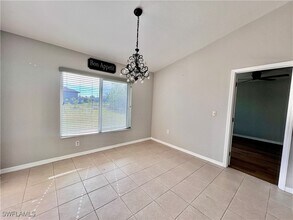 1417 NE 4th Pl in Cape Coral, FL - Foto de edificio - Building Photo