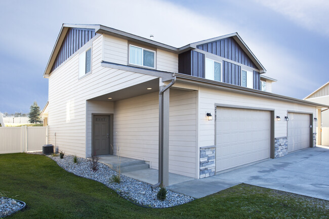 Orchard Land Duplexes in Coeur d'Alene, ID - Foto de edificio - Building Photo