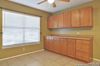 7318 Corian Park Dr in San Antonio, TX - Foto de edificio - Building Photo