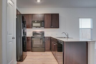 668 The Ugly Wy in Jarrell, TX - Building Photo - Building Photo