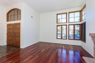 18534 Wessex St in San Diego, CA - Foto de edificio - Building Photo