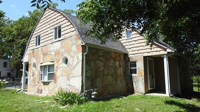 3700 NE Russell Rd. in Kansas City, MO - Building Photo - Building Photo