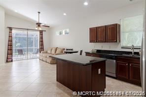 1446 SE Tidewater Pl in Stuart, FL - Building Photo - Building Photo