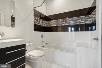 808 N 4th St-Unit -4 in Philadelphia, PA - Building Photo - Building Photo