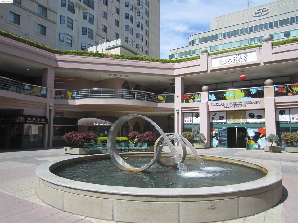 988 Franklin St, Unit PRP 1604 in Oakland, CA - Building Photo