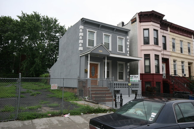 920 Putnam Ave in Brooklyn, NY - Building Photo - Building Photo