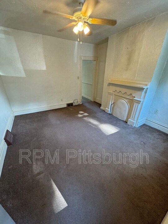 120 Earl St in Pittsburgh, PA - Building Photo