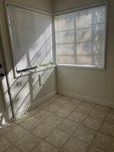 10913 Moorpark St, Unit 1 - Front in North Hollywood, CA - Foto de edificio - Building Photo