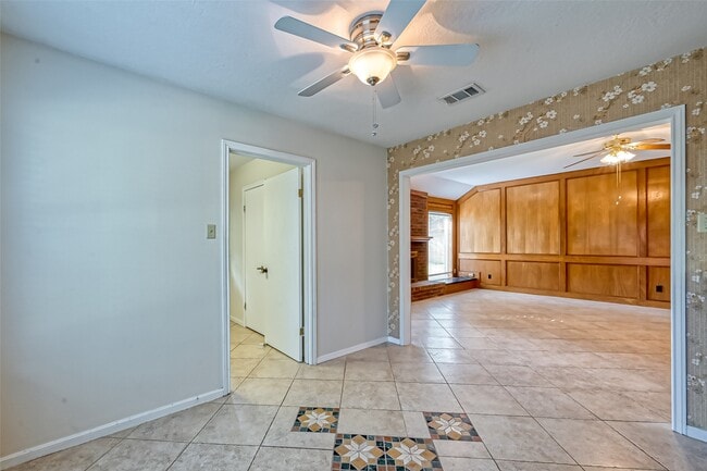 property at 2438 Hodges Bend Cir