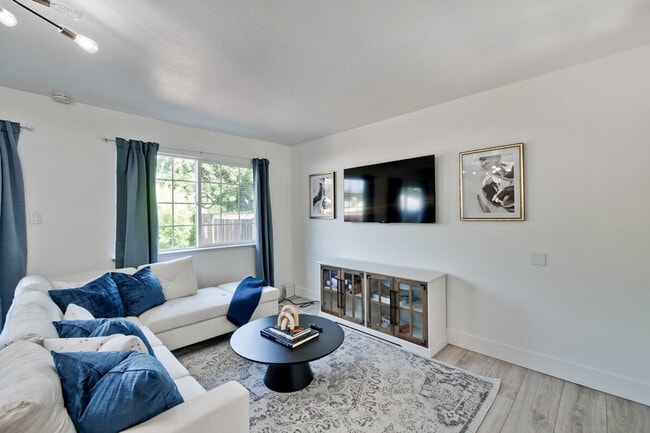 1281 Flora Ave in San Jose, CA - Building Photo - Building Photo