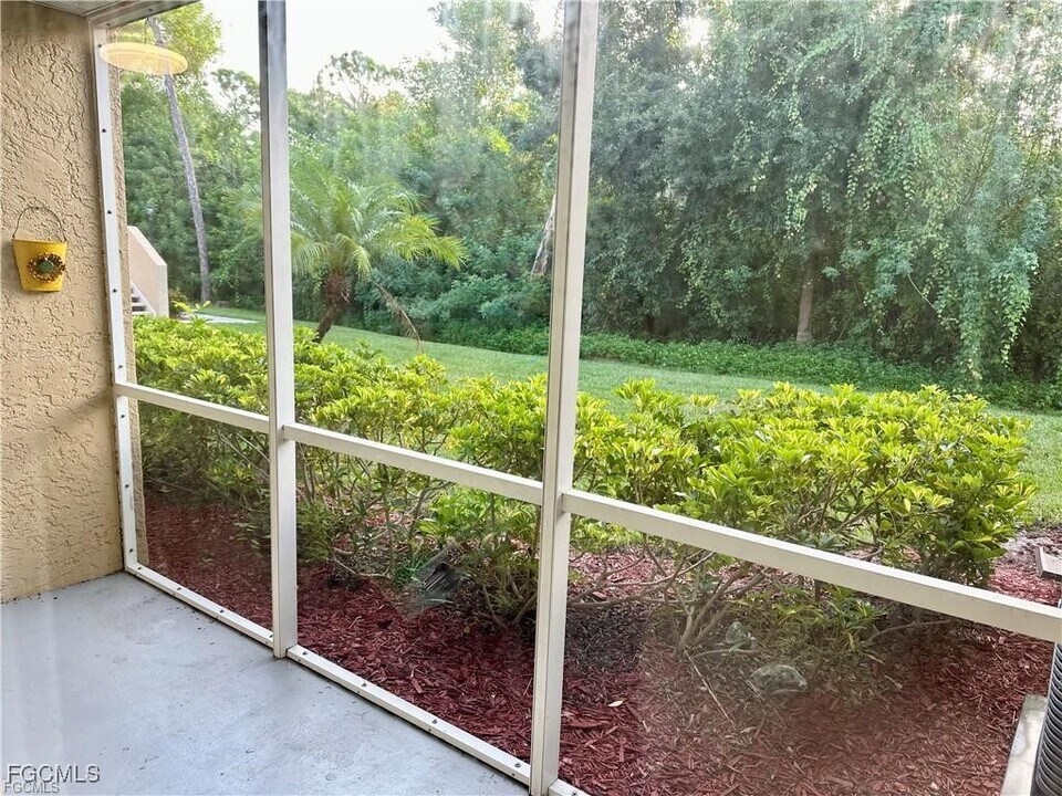 3120 Seasons Way in Estero, FL - Foto de edificio