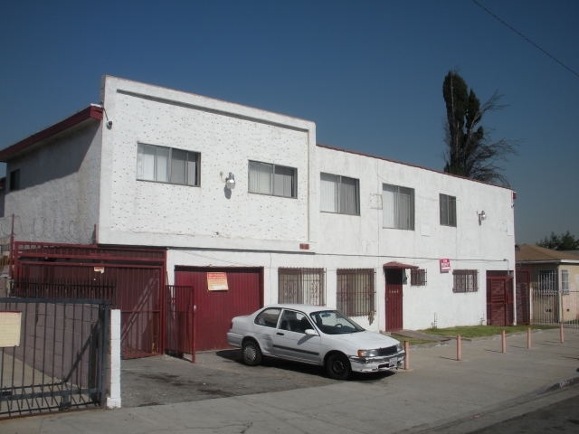 1335 W 102nd St in Los Angeles, CA - Foto de edificio