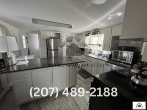 8 Valliere Ct in Skowhegan, ME - Building Photo - Building Photo