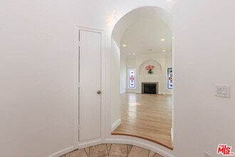 1557 N Stanley Ave in Los Angeles, CA - Building Photo - Building Photo