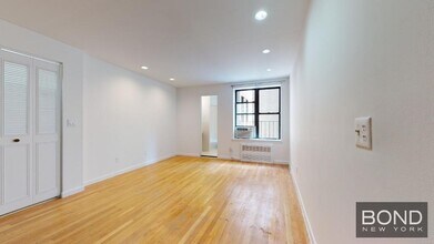 30 Charlton St in New York, NY - Building Photo - Building Photo