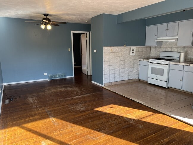 82 W Michael Ln, Unit Apt C