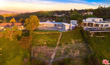 3921 Cody Rd in Los Angeles, CA - Building Photo - Building Photo