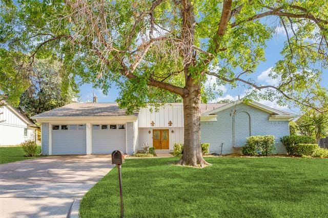 property at 905 Stratford Dr