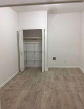 70-06 69th Pl-Unit -2R in Queens, NY - Building Photo - Building Photo