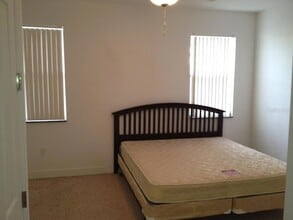 605 Elmhurst Ct in Kissimmee, FL - Building Photo - Building Photo